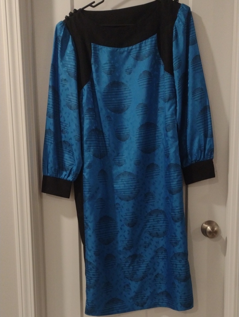 Vintage Sears The Fashion PLACE Women's Blue and Black Patterned Midi Dress M/L